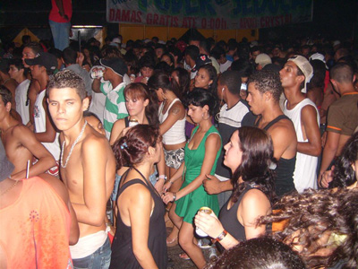 Favela Funk party no Rio de Janeiro com Misti hostel